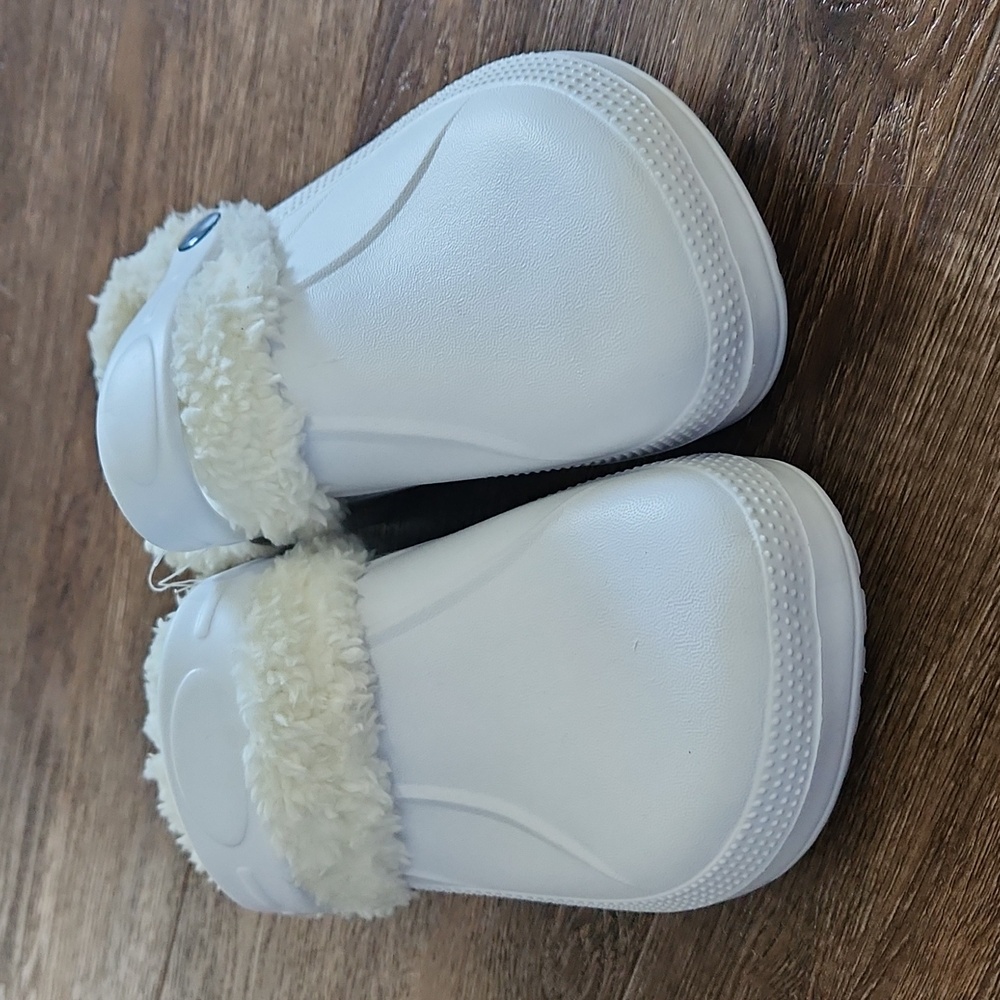 NWT Kids Foamwalk White Furry Lined Clogs, size 13/1 - Picture 3 of 11